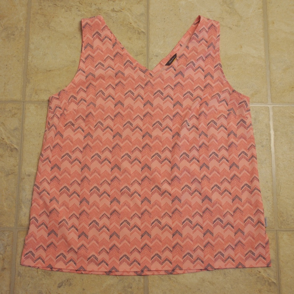 NWOT Women's Eddie Bauer Departure V-neck Tank Top
